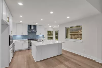 4 N Autumnwood Way, The Woodlands, TX 77380 - Photo 8