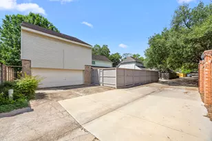 15742 Walkwood Dr, Houston, TX 77079 - Photo 46