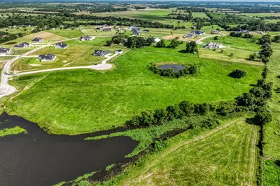 1070 Sledge Ct, Chappell Hill, TX 77426 - Photo 2