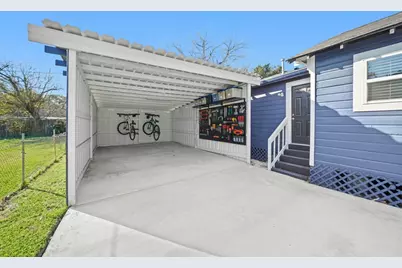 8302 Tavenor Lane, Houston, TX 77075 - Photo 20