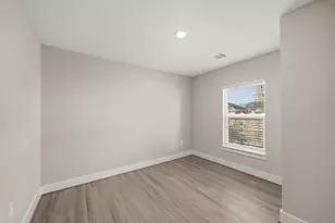 8302 Tavenor Ln, Houston, TX 77075 - Photo 32