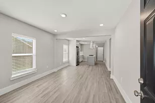 8302 Tavenor Ln, Houston, TX 77075 - Photo 22