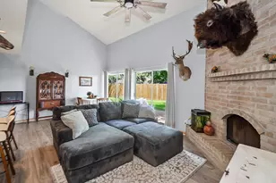 1325 Molina Ct, Angleton, TX 77515 - Photo 10