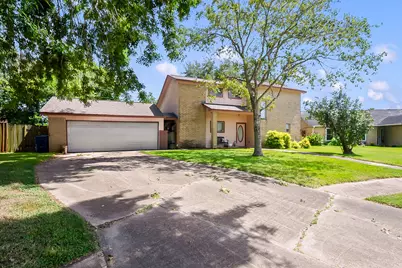 1325 Molina Court, Angleton, TX 77515 - Photo 2