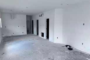 230 E 38th St, Houston, TX 77018 - Photo 4