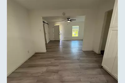 221 18th Avenue N, Texas City, TX 77590 - Photo 2