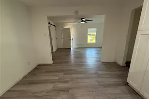 221 18th Ave N, Texas City, TX 77590 - Photo 2