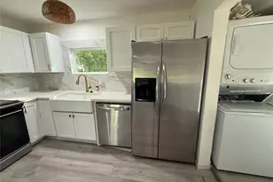 221 18th Ave N, Texas City, TX 77590 - Photo 8