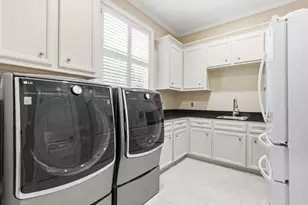 7 Pastoral Pond Cir, The Woodlands, TX 77380 - Photo 18