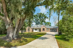 1219 Chuck Wagon Ct, Angleton, TX 77515 - Photo 2