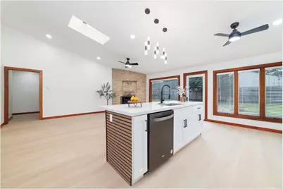 11411 Ash Creek Drive, Houston, TX 77043 - Photo 12