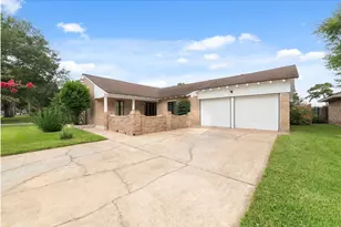 11411 Ash Creek Dr, Houston, TX 77043 - Photo 2