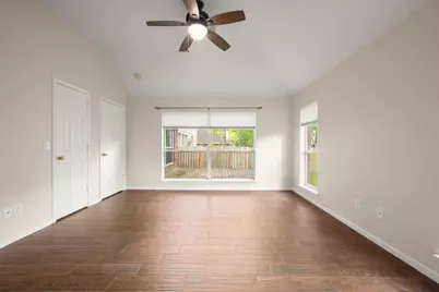 22 N Hollylaurel Circle, The Woodlands, TX 77382 - Photo 16