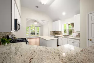 22 N Holly Laurel Cir, The Woodlands, TX 77382 - Photo 10