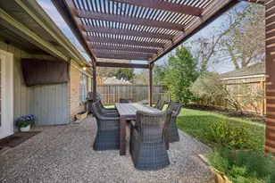 10018 Locke Ln, Houston, TX 77042 - Photo 28