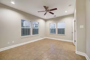 305 Felt Cir, Houston, TX 77011 - Photo 8