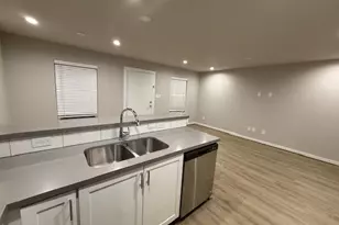 645 E 11th 1/2 St, Houston, TX 77008 - Photo 2