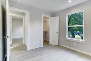 645 E 11th 1/2 St, Houston, TX 77008 - Photo 4