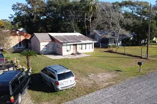 215 McNeir St, Anahuac, TX 77514 - Photo 8