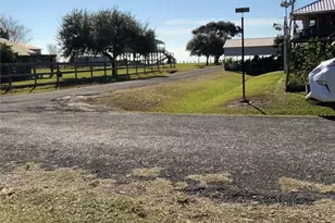 215 McNeir St, Anahuac, TX 77514 - Photo 10