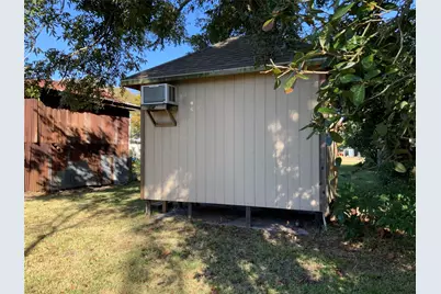 215 McNeir Street, Anahuac, TX 77514 - Photo 6