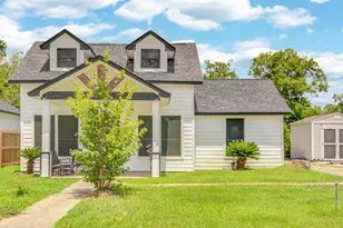 1256 2nd St, Clute, TX 77531 - Photo 2