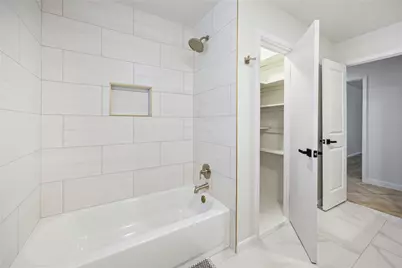 11418 Ash Creek Drive, Houston, TX 77043 - Photo 22