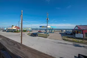 2906 Ave R 1/2, Galveston, TX 77550 - Photo 4
