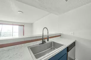 2818 S Bartell Dr, Houston, TX 77054 - Photo 6