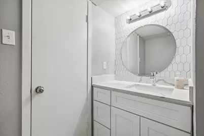 8211 Kingsbrook Road #205, Houston, TX 77024 - Photo 12