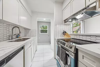 8211 Kingsbrook Road #205, Houston, TX 77024 - Photo 8