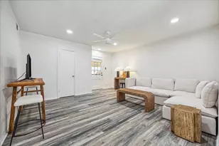 8211 Kingsbrook Rd, Houston, TX 77024 - Photo 4