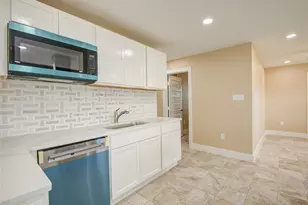 2306 19th Ave N, Texas City, TX 77590 - Photo 8
