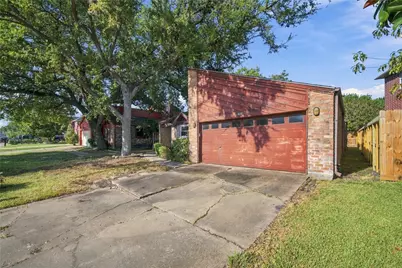 606 Meadow Knoll Drive, Stafford, TX 77477 - Photo 2