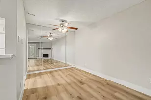 9552 Windswept Ln, Houston, TX 77063 - Photo 6