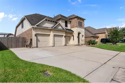 12411 Emerald Lane, Mont Belvieu, TX 77535 - Photo 2