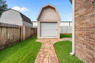 12411 Emerald Ln, Mont Belvieu, TX 77535 - Photo 44