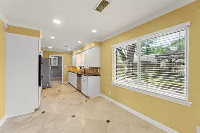 7722 Richmond Avenue, Houston, TX 77063 - Photo 10