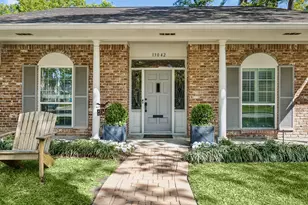 13042 Hermitage Ln, Houston, TX 77079 - Photo 2