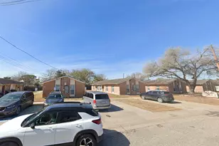 924 Flores St, Sinton, TX 78387 - Photo 4