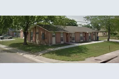 924 Flores St, Sinton, TX 78387 - Photo 2