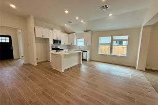 3130 Emerald Hills Dr, Angleton, TX 77515 - Photo 4