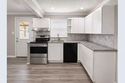 705 Collins Street, Dayton, TX 77535 - Photo 6