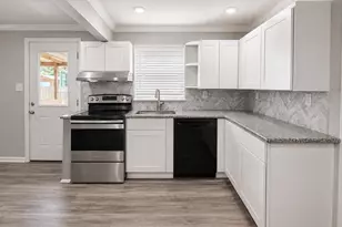 705 Collins St, Dayton, TX 77535 - Photo 6