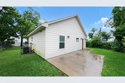 8717 Peachtree Street, Houston, TX 77016 - Photo 12