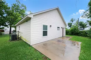 8717 Peachtree St, Houston, TX 77016 - Photo 12