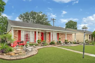 11826 Oceanview St, Houston, TX 77071 - Photo 2