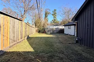 8018 Highmeadow Dr, Houston, TX 77063 - Photo 6