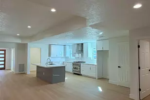 8018 Highmeadow Dr, Houston, TX 77063 - Photo 18