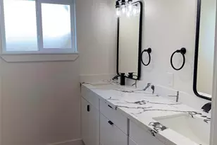 8018 Highmeadow Dr, Houston, TX 77063 - Photo 14